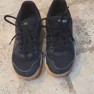 Asics volleyball shoes